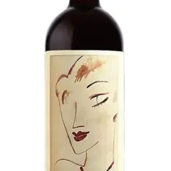 Bottiglia di vino con etichetta artistica raffigurante un volto femminile stilizzato. Un'ode alle pergole torte migliori annate.