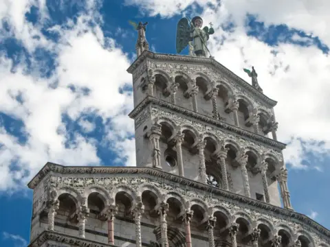 San Michele in Foro - Guida completa per una visita indimenticabile