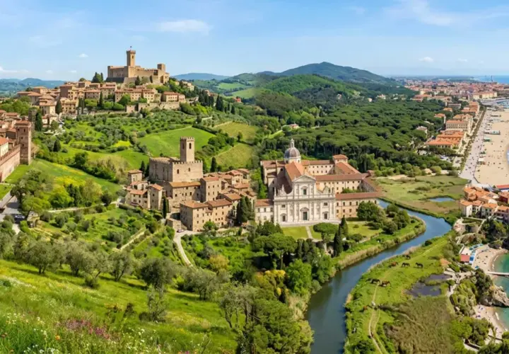 Panoramica di borghi medievali, un fiume e la costa con spiagge e porti. Un luogo ideale per scoprire le cose da fare a Pisa e dintorni.
