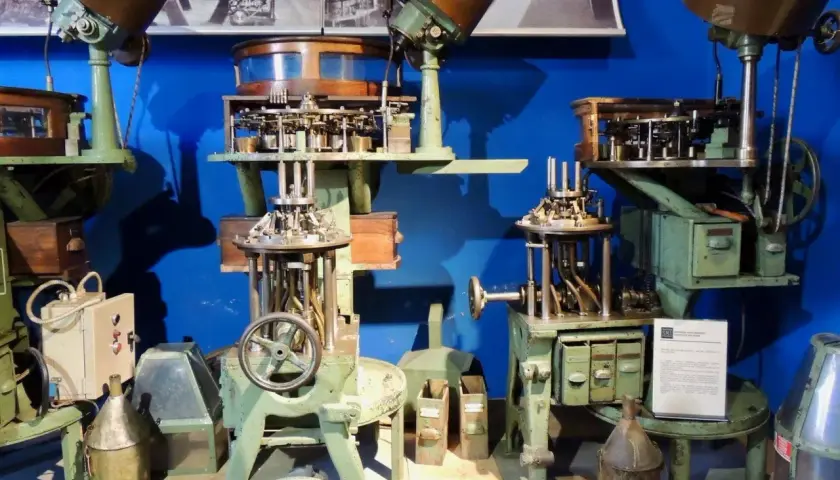 Macchine antiche per la lavorazione del tabacco, un vero smi campo tizzoro di ingegneria meccanica.