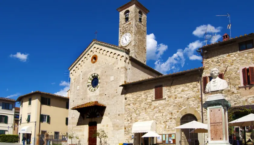 Piazza a Bagno a Ripoli: chiesa romanica con campanile, busto marmoreo e negozi. Cosa vedere in questo borgo toscano.