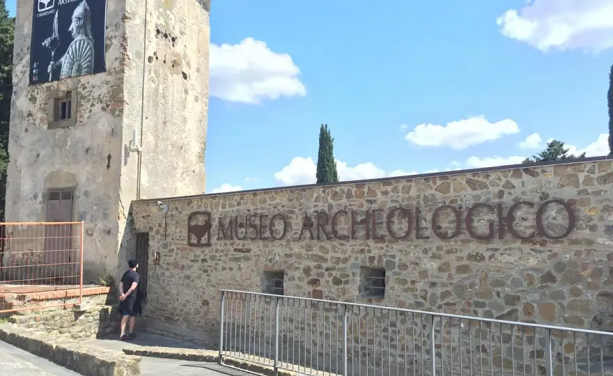 Cosa vedere a Carmignano tra Rocca, Artimino e necropoli etrusche