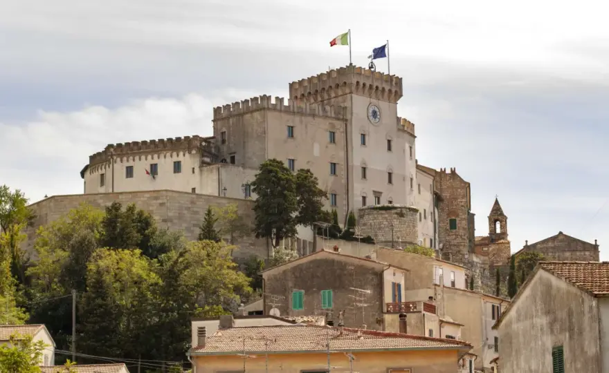 Rosignano Marittimo tra borgo, mare e colline - guida