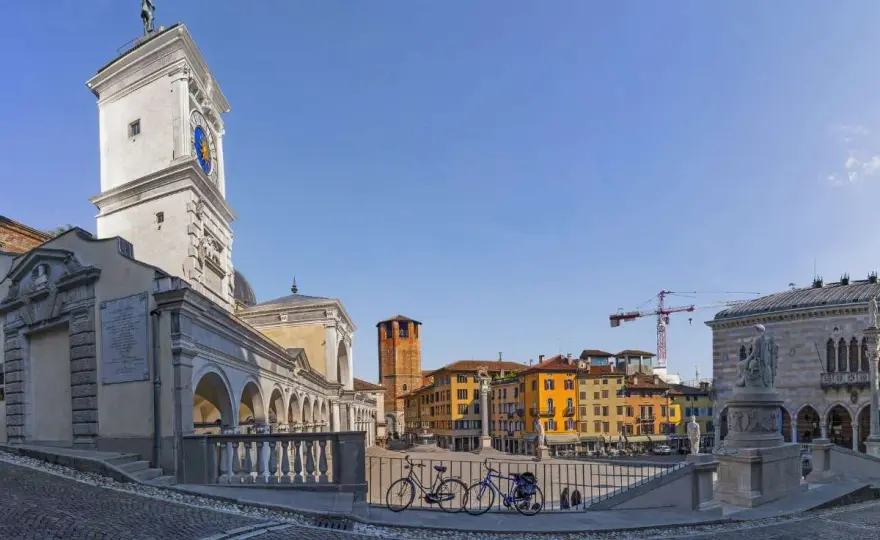 Piazza della Libertà - Cosa nascondono le piazze italiane?