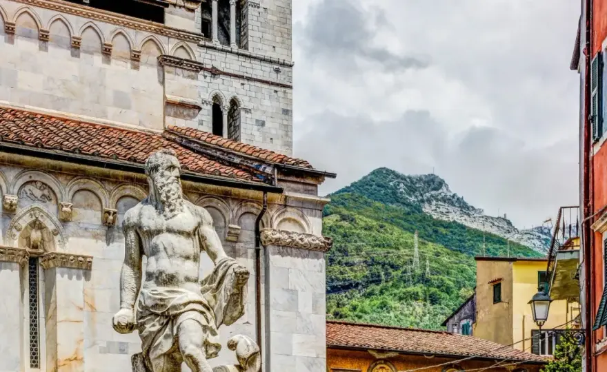 Centro storico di Carrara, cosa vedere a piedi