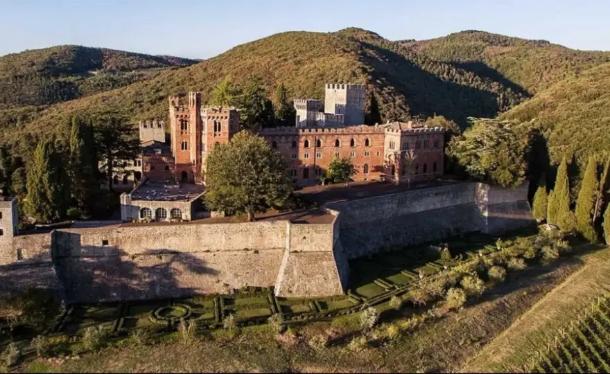Castello di Brolio, tra storia, vini e panorami del Chianti
