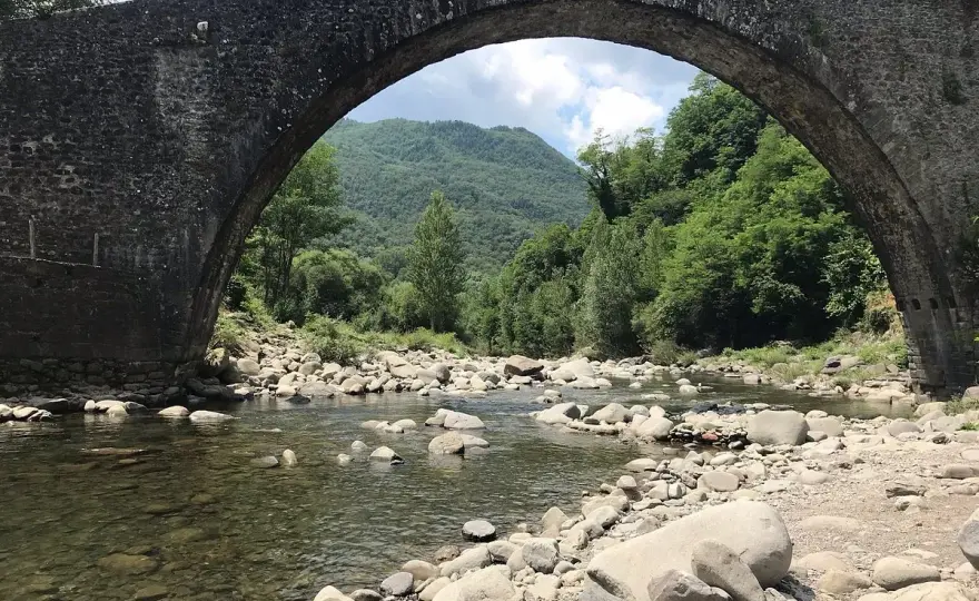 Ponte di Castruccio - Storia e segreti del confine medievale