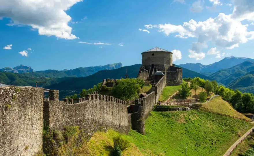 San Romano in Garfagnana tra fortezza, borghi e natura